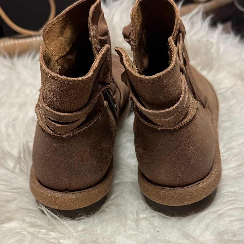 Born Tarklin Booties - Like new - Picture 4 of 9